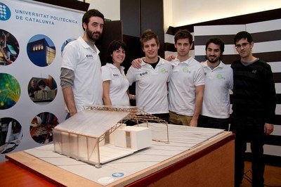 Un equip d’estudiantat de l’ETSAV presenta ‘(e)co’, una casa hivernacle ‘low cost’